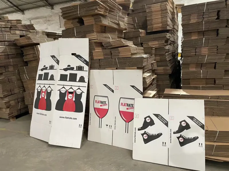 Heavy duty shipping wardrobe moving boxes with bars